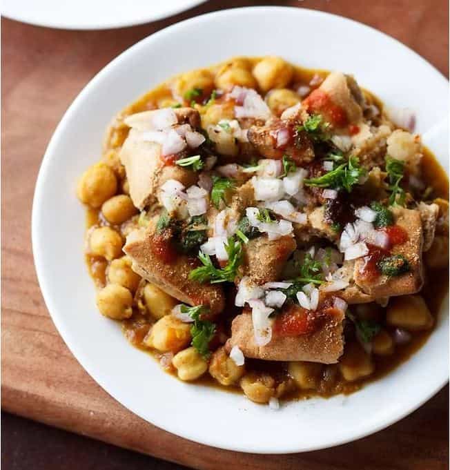 samosa chaat, full of spices, served with chutney