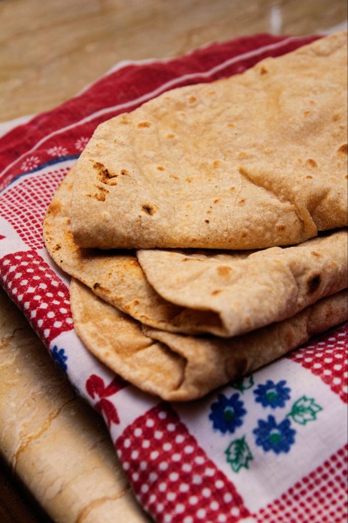 Roti vs Naan flatbread
